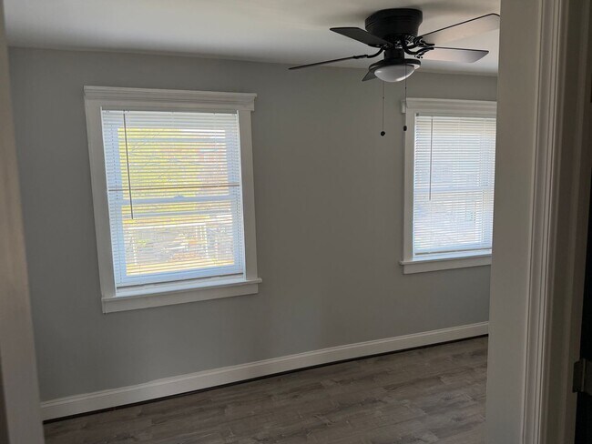 Building Photo - 3236 Lohrs Ln
