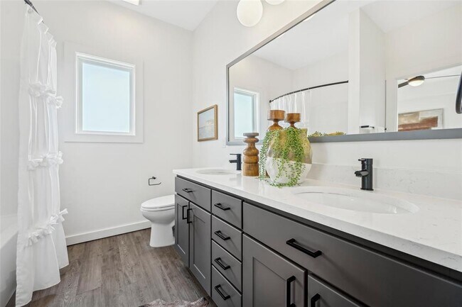 Building Photo - 6300 W Memorial Rd