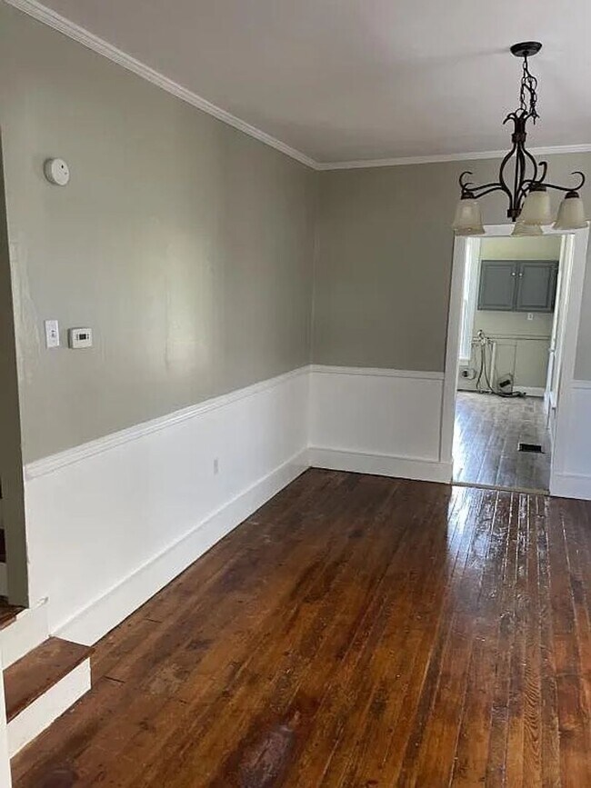 Building Photo - 3-bedroom, 1 full bath Victorian home in Newport, PA