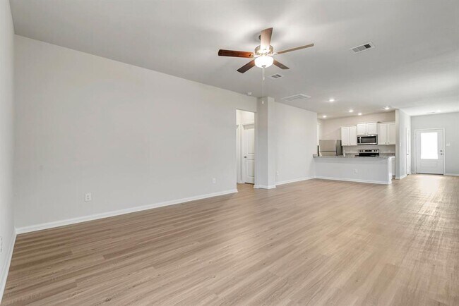 Building Photo - 6426 Elm St