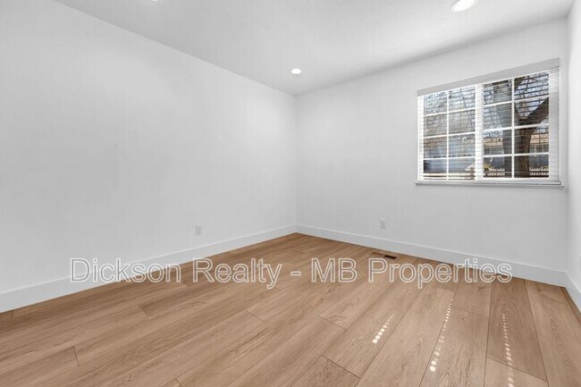 Building Photo - 7245 Pembroke Dr