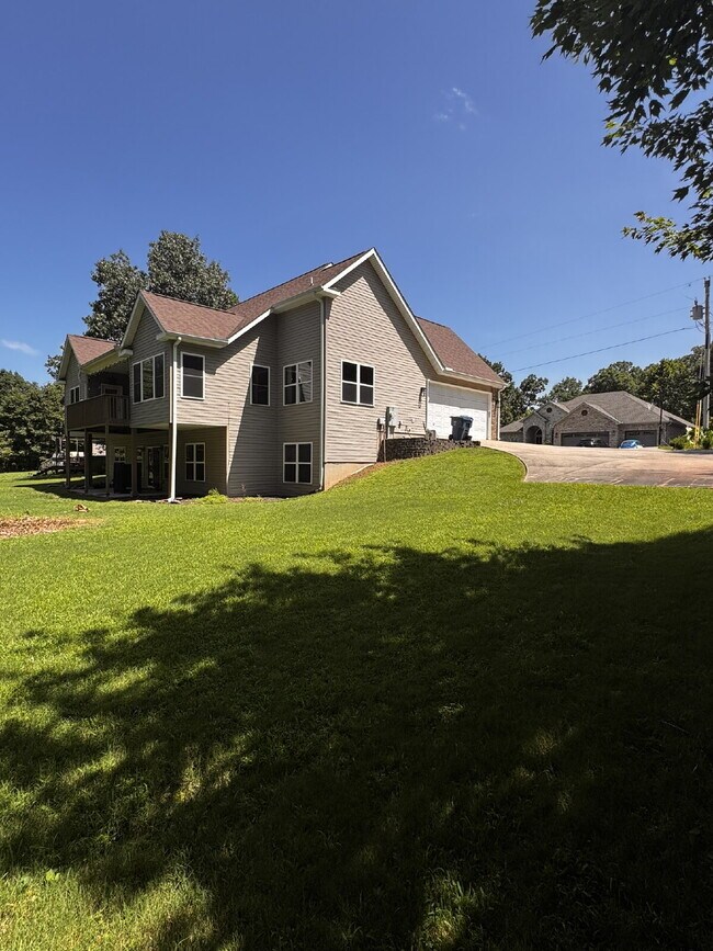 Building Photo - 17 Miller Dr
