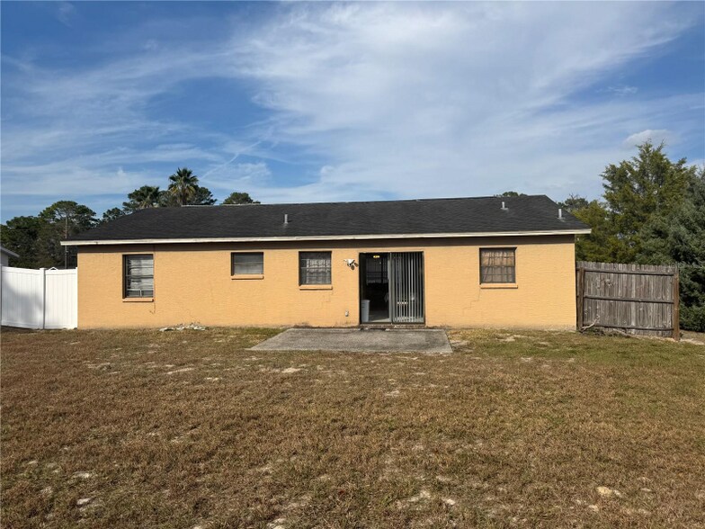 Building Photo - 13188 Delbarton St