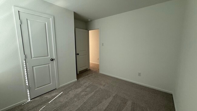 Building Photo - 912 Pertuso Ln