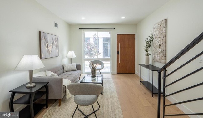 Building Photo - WOW brand new with Deck