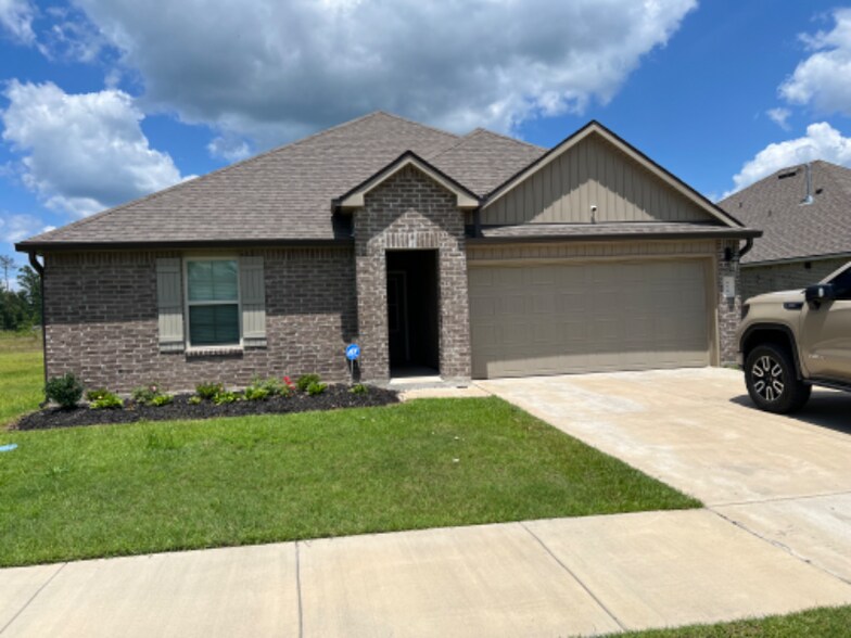 Building Photo - 858 Gold Finch Wy