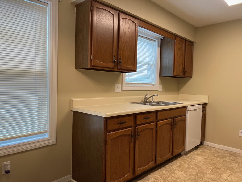 Building Photo - 5802 Ryewyck Dr