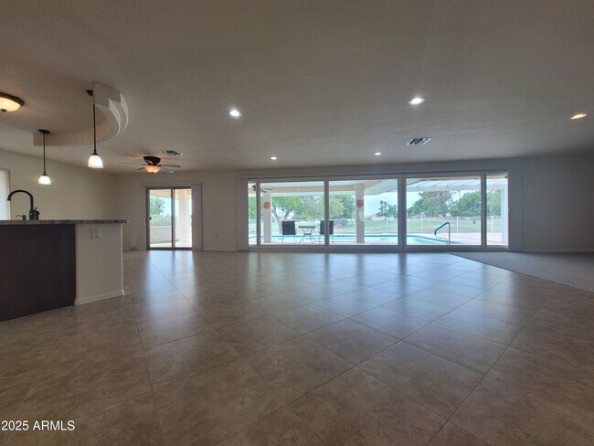 Building Photo - 17230 N Country Club Dr