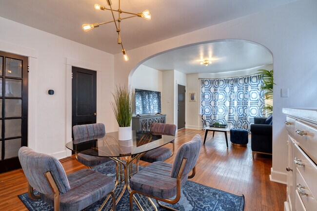 Building Photo - 2215 SE Powell Blvd