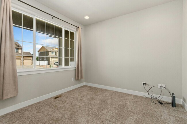 Building Photo - 1633 Shoreview Pkwy