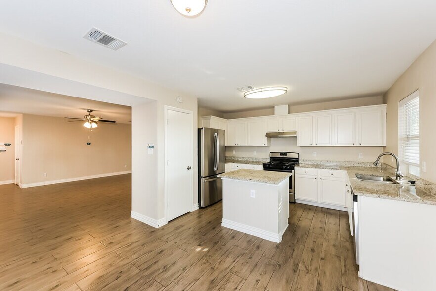 Building Photo - 109 Heritage Dr
