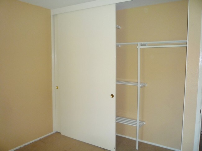 Building Photo - One Bedroom Condo in Mission Plaza Complex!