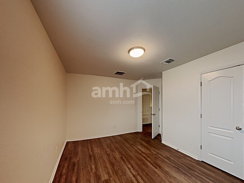 Building Photo - 135 Bass Ln