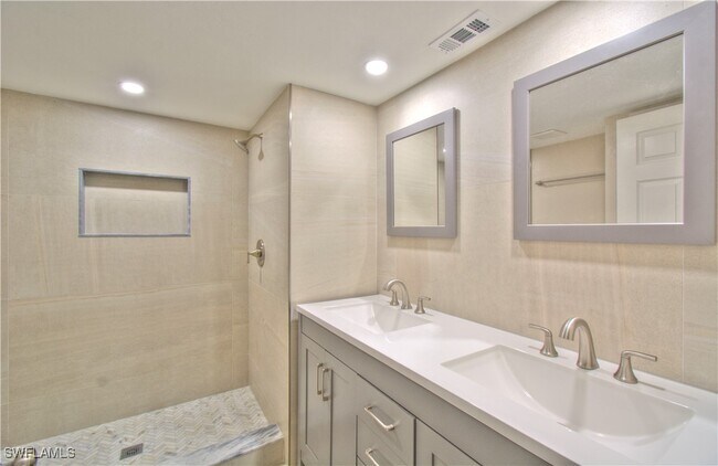 Building Photo - 2360 Naples Trace Cir