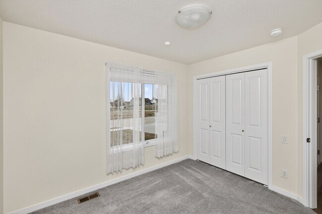 Building Photo - BEAUTIFUL CORNER LOT!! 3 Bedroom, 2 Bathroom Home in Des Moines!