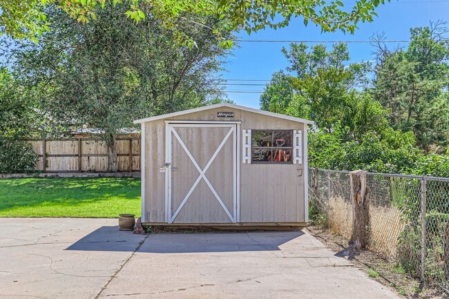 Building Photo - Beautiful Bungalow in Great Englewood Loca...