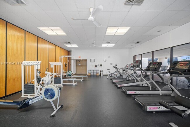 Building Photo - 20301 W Country Club Dr