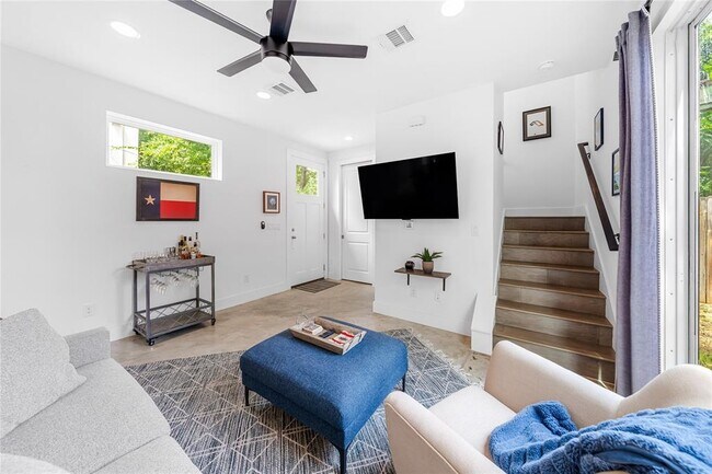Building Photo - 408 W 55th St