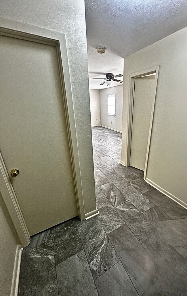 Building Photo - 111 Mallard Dr