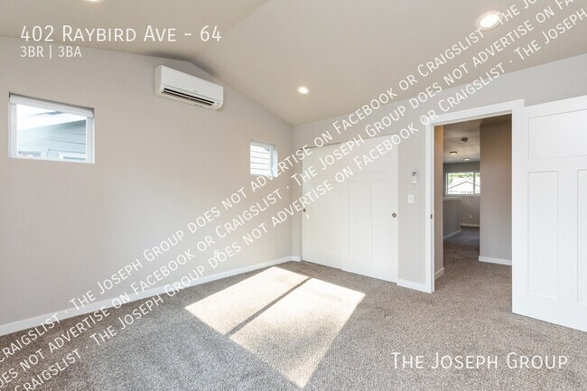 Building Photo - 402 Raybird Ave