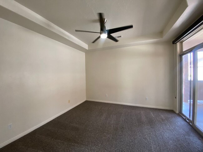 Building Photo - REMODELED TOWNHOME AVAILABLE FOR RENT