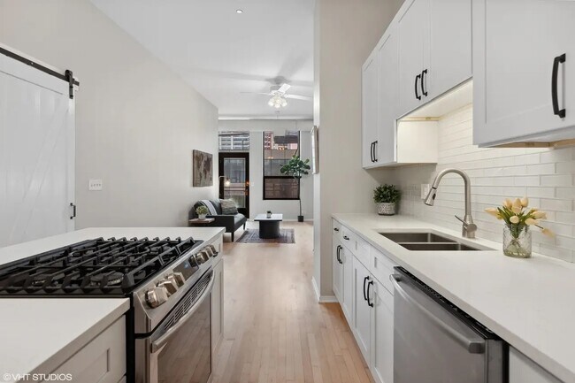 Building Photo - 910 S Michigan Ave