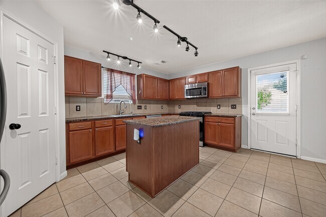 Building Photo - 25346 Barmby Dr
