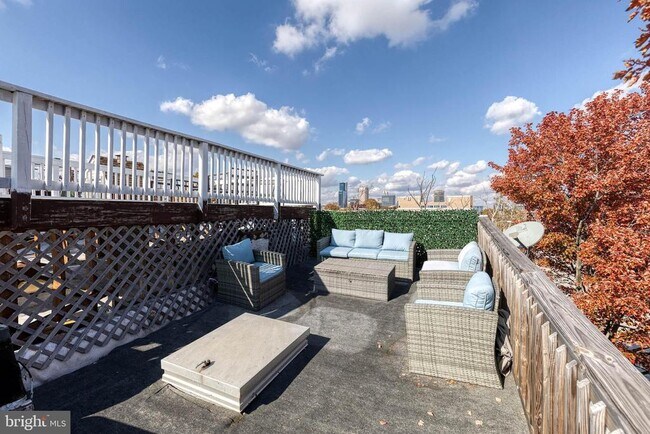 Building Photo - 447 Gittings St