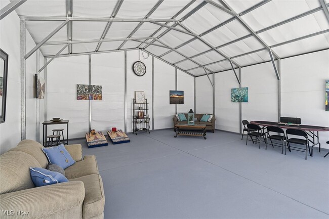 Building Photo - 1962 W 96th St