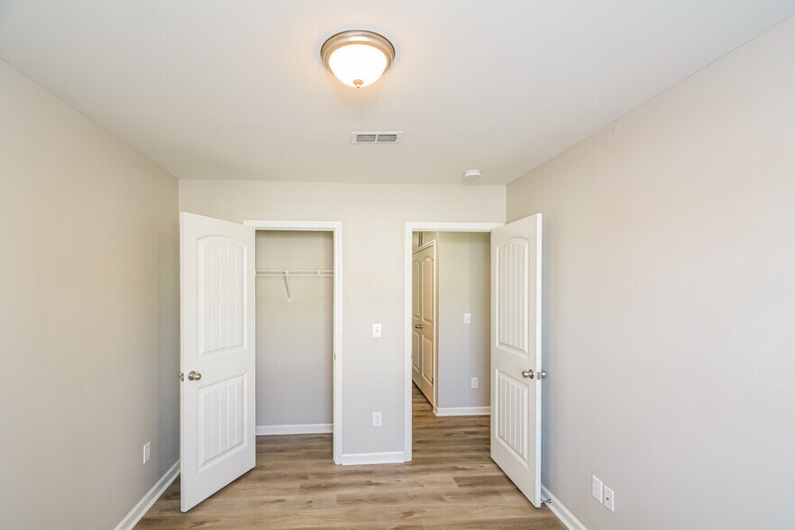 Building Photo - 2203 Sunny Cove Dr
