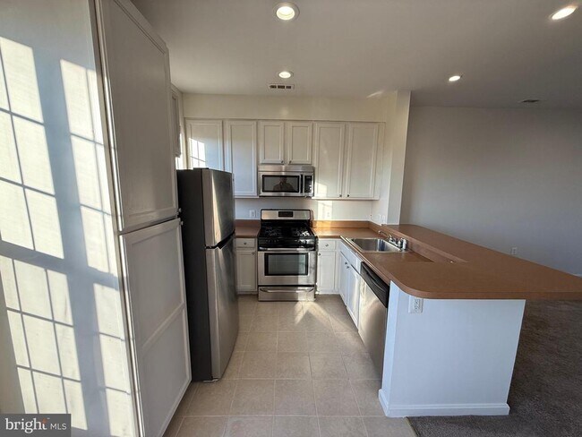 Building Photo - 22976 Fontwell Square