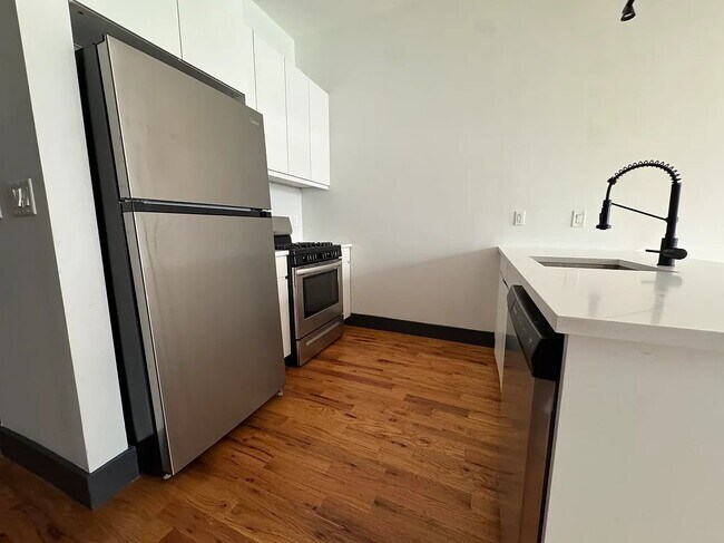 Building Photo - 568 Communipaw Ave