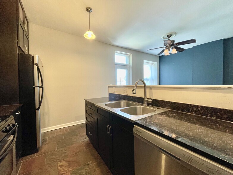 Building Photo - 4139 Castleman Ave 2W