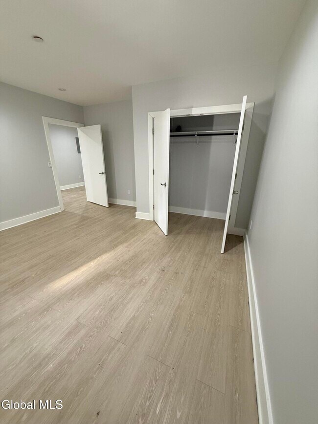 Building Photo - 5 Broadway