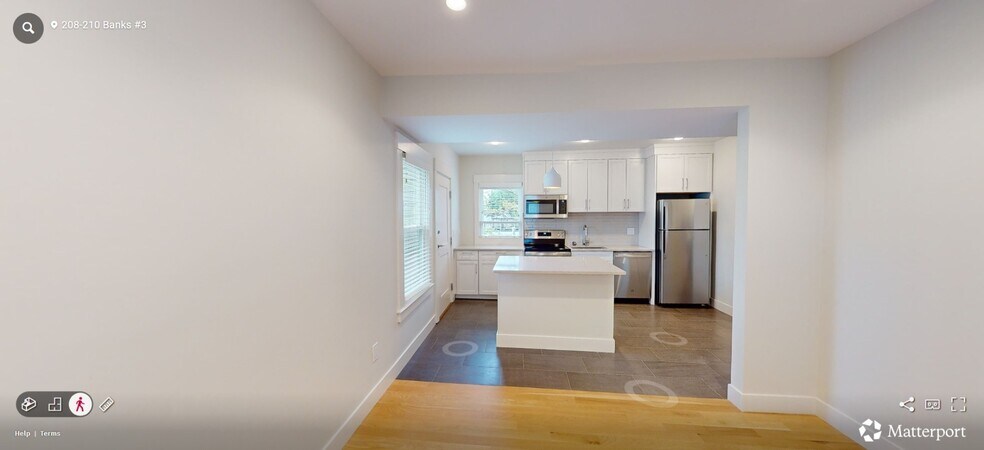 Building Photo - 208 Banks St