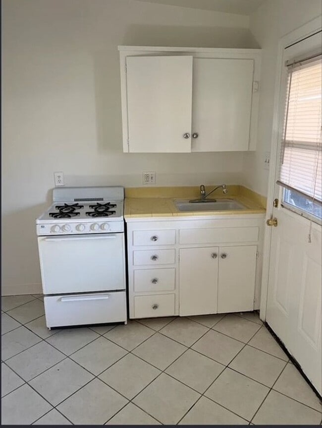 Building Photo - Quiet Apartment Complex in Dessert Hot Springs