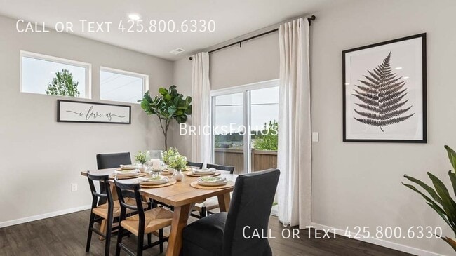 Building Photo - 4004 Hyde Lp NE