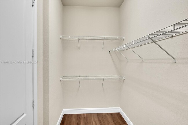 Building Photo - 9051 Edgewater Bend