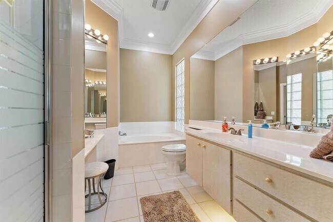 Building Photo - 8485 SE Palm Hammock Ln