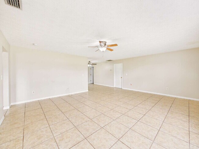 Building Photo - Single-Family Home in Fort Myers | 3 Beds,...