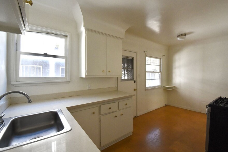 Building Photo - 4224 Los Feliz Blvd