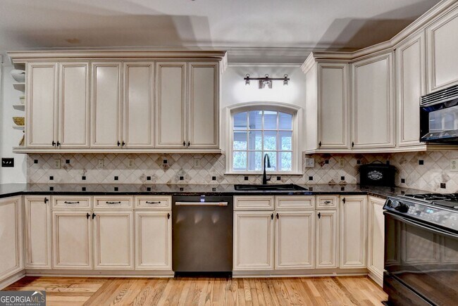 Building Photo - 2611 Briers N Dr