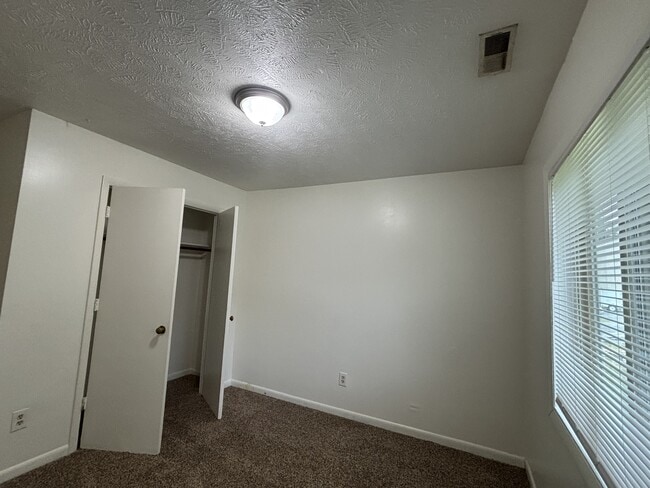 Building Photo - 1123 Southwood Dr