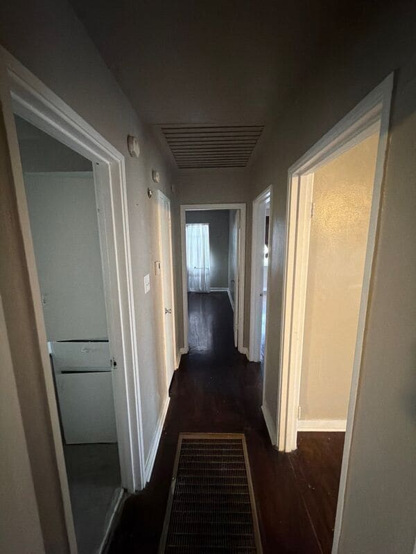 Building Photo - 3018 Oak Forest Dr