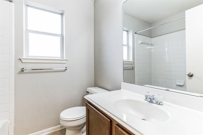 Building Photo - 313 Caladium Dr