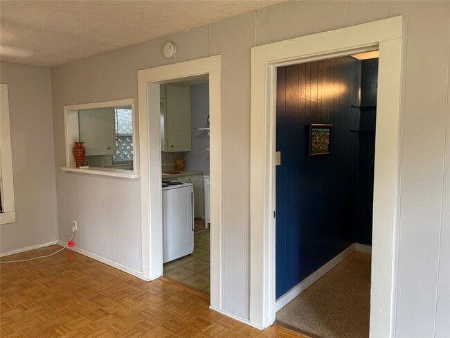 Building Photo - 308 E 23rd St