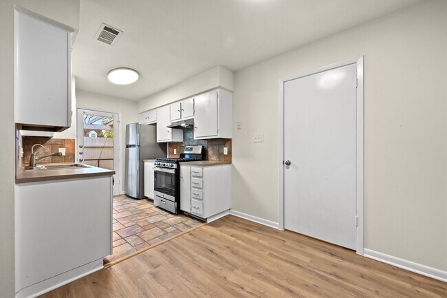 Building Photo - 2210 Quarry Rd