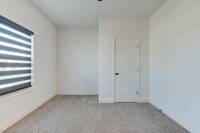 Building Photo - Custom built home in West Lubbock