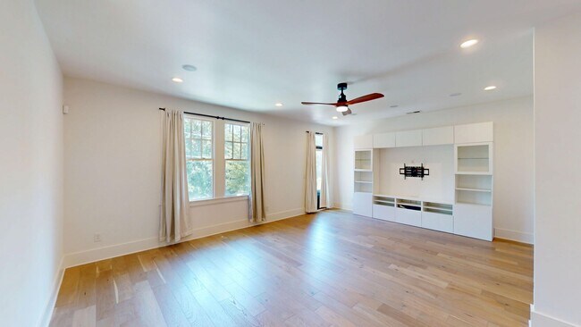 Building Photo - 617 W Worthington Ave