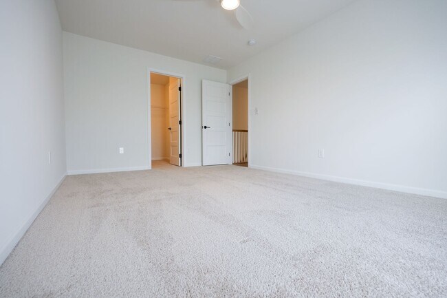 Building Photo - 245 Hollyhock Dr